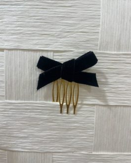 Peinecillo de lazo negro