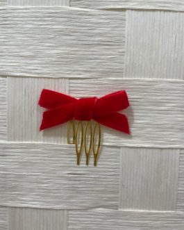 Peinecillo de lazo rojo