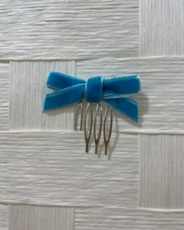 Peinecillo de lazo azul