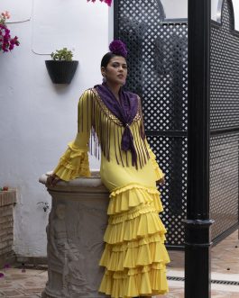 Modelo lycra amarillo