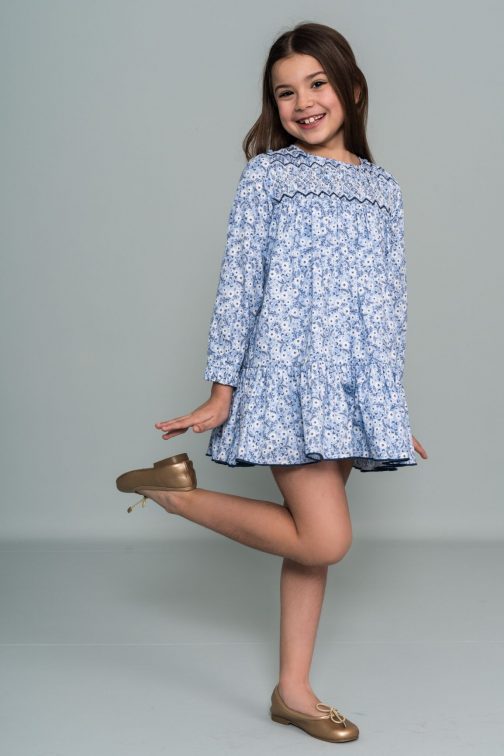 Vestido Niña Fondo Azul Flores Azules y Blancas
