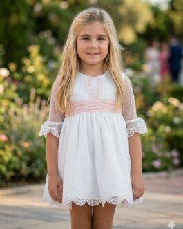 Vestido blanco con detalles rosas